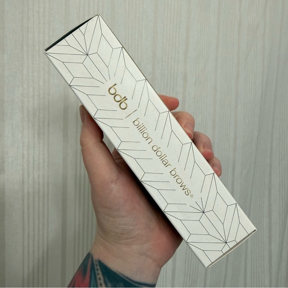 NIB🎉 Billion Dollar Brows The Best Brow Kit 4-in-1 Bundle - Picture 3 of 7